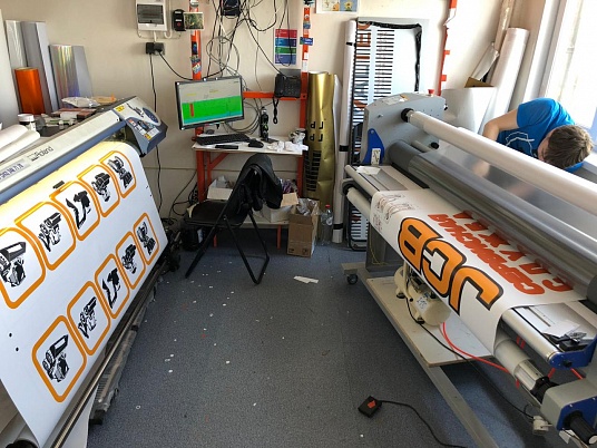 Брендирование автомобиля компании "JCB"