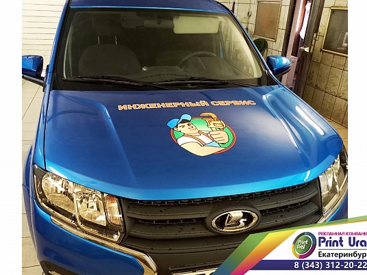 Наклейка на капот