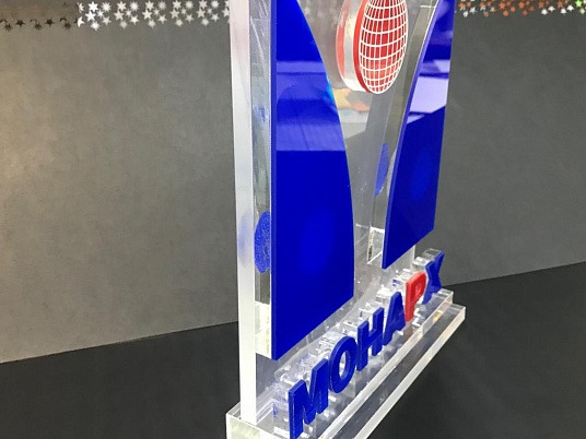 Статуэтка с логотипом