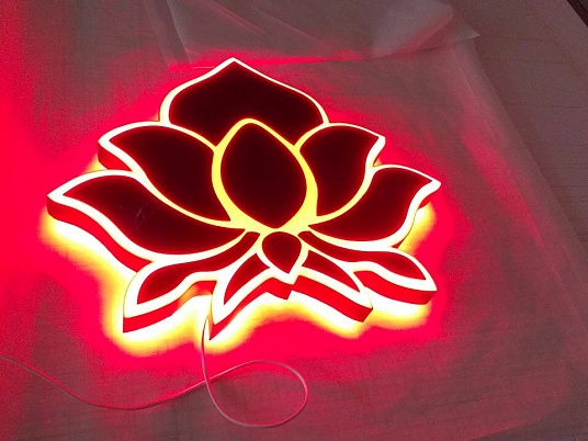 Интерьерная вывеска с контражуром