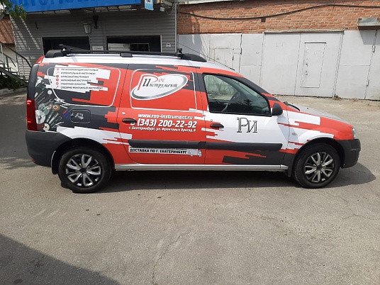 Реклама на автомобиле "РосИнструмент"