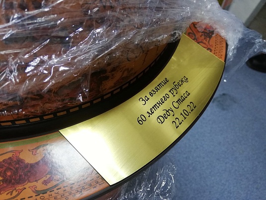 Гравировка двухслойного пластика