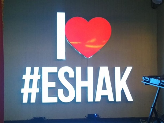 Световая вывеска "ESHAK"