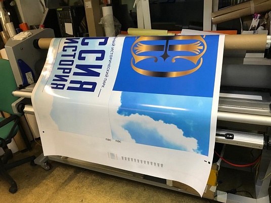 Изготовление и нанесение рекламы на автомобиль Мерседес Спринтер