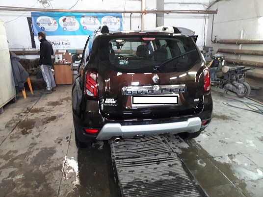 Брендирование автомобиля Рено Дастер.