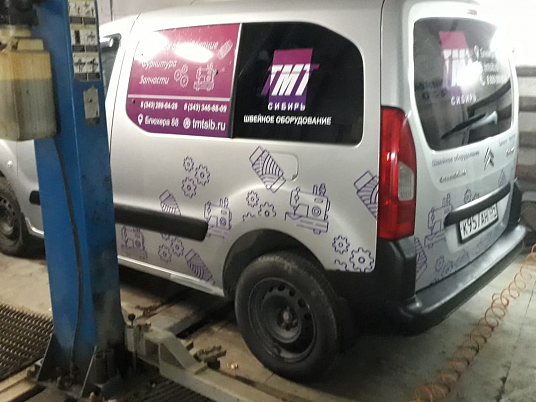 Оклейка автомобиля пленкой