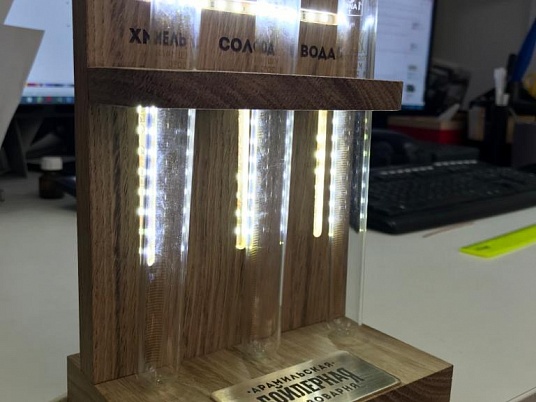 Подставка из дерева